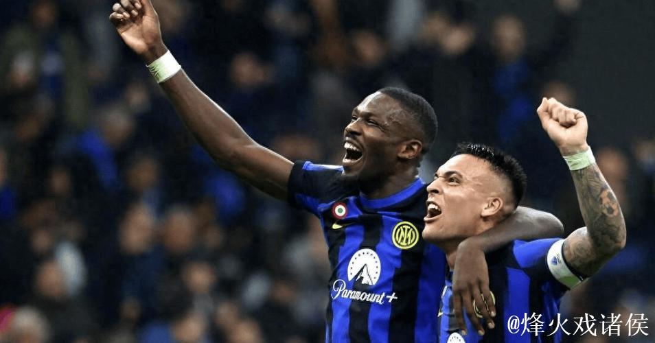 58岁意大利名宿佐拉现场观战卡利亚里vs国米