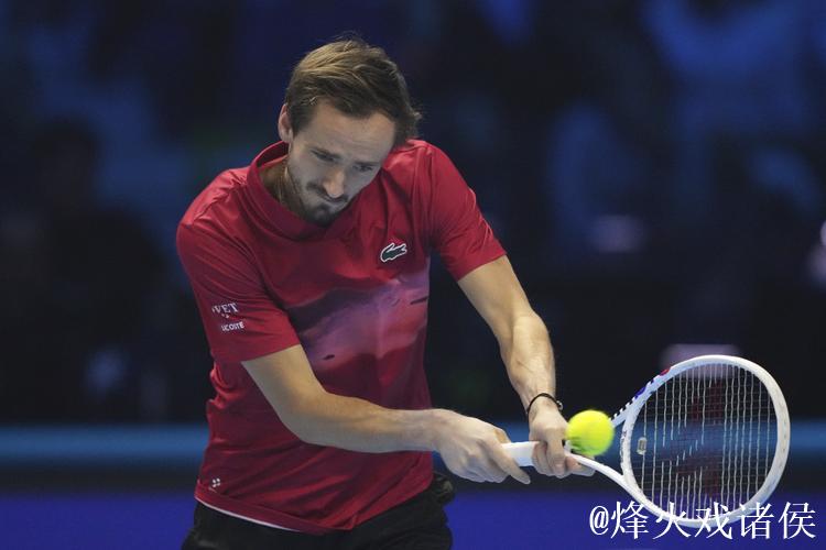 ATP总决赛梅德韦德夫首胜保出线希望 辛纳两连胜 ATP总决赛梅德韦德夫首胜保出线希望 辛纳两连胜